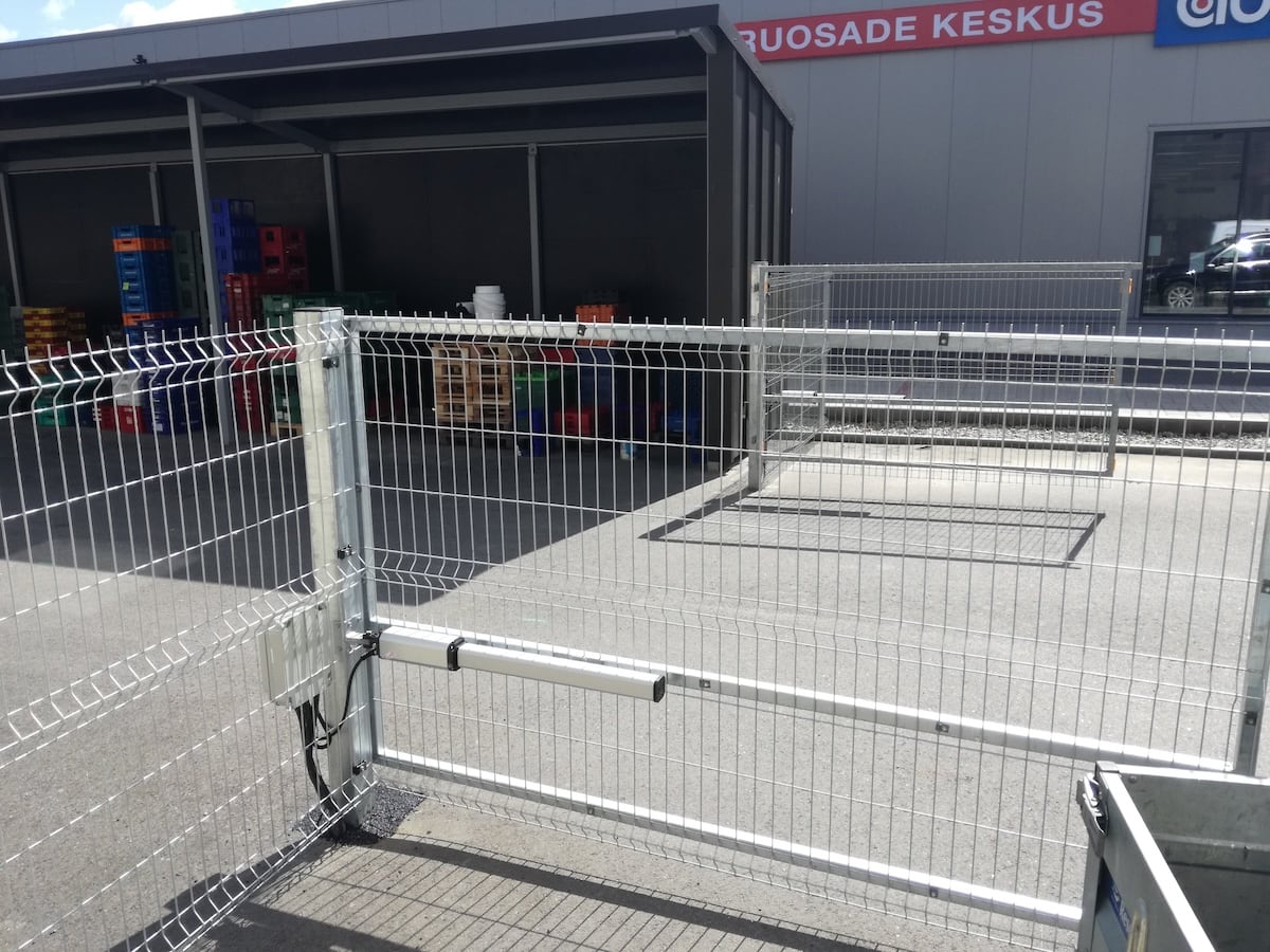 Tiibvärava automaatika